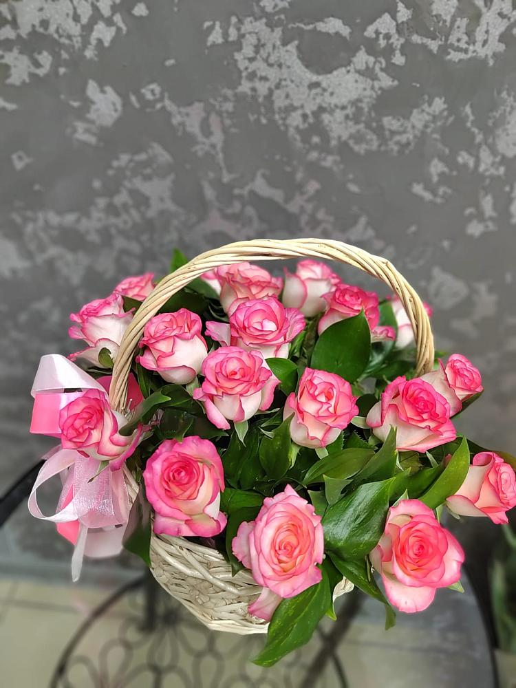Цветочная композиция из Розы в корзине в Правокумском