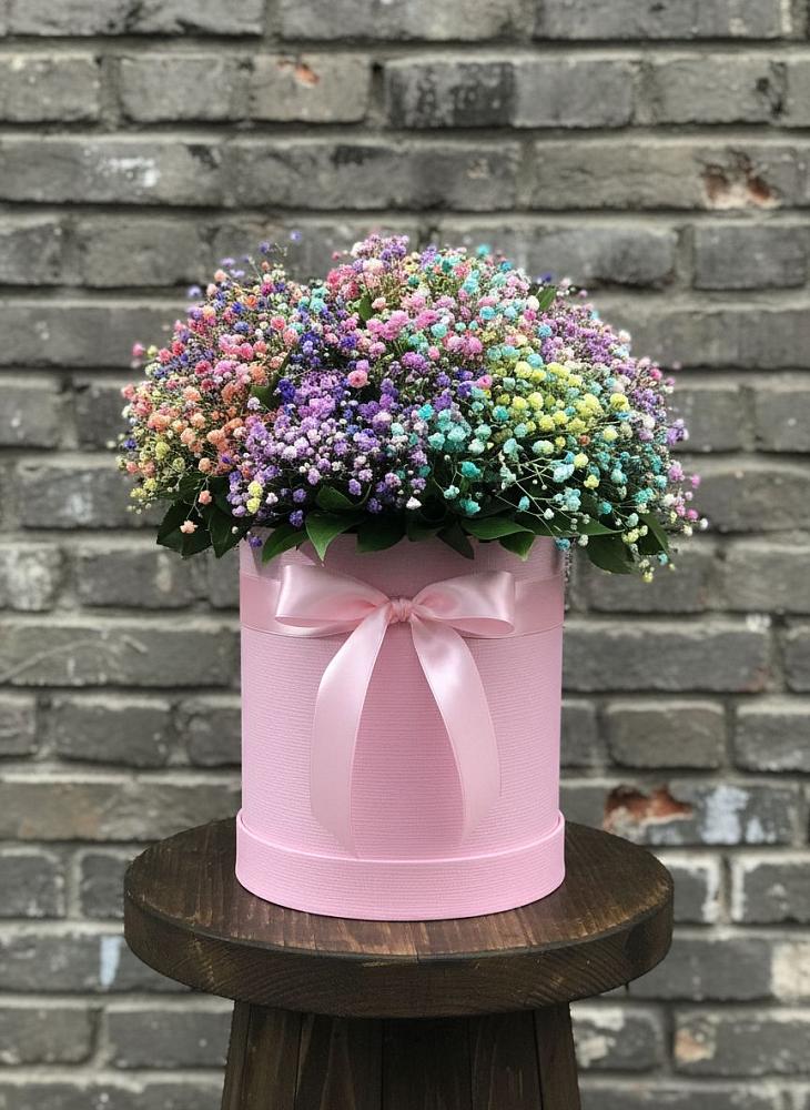 Цветочная композиция из Гипсофила и Розы в шляпной коробке в Правокумском