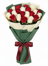 Букет Микс из красных и белых роз в Правокумском