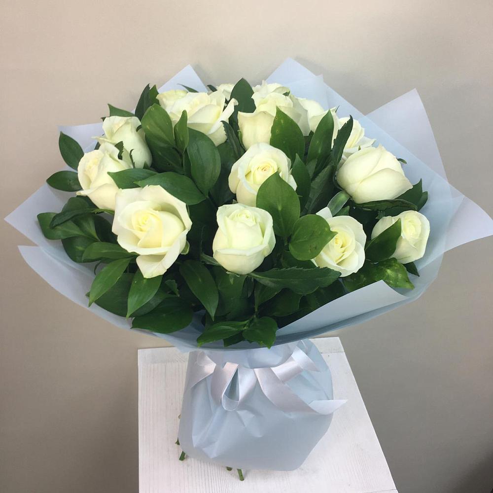 Букет 15 Белых роз Проуд в Правокумском