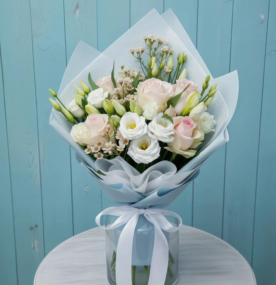 Букет цветов из: Розы и Лизиантусы в Правокумском