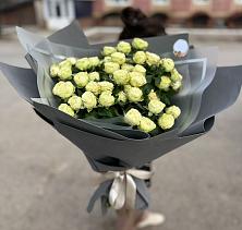 Букет Белые кустовые розы Солинеро в Правокумском