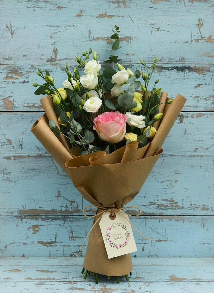 Букет цветов из: Розы и Лизиантусы в Правокумском