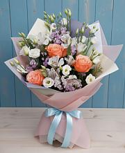 Букет цветов из:  Лизиантусы, Розы, Альстромерии и Гипсофила в Правокумском