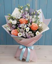 Букет цветов из:  Лизиантусы, Розы, Альстромерии и Гипсофила в Правокумском