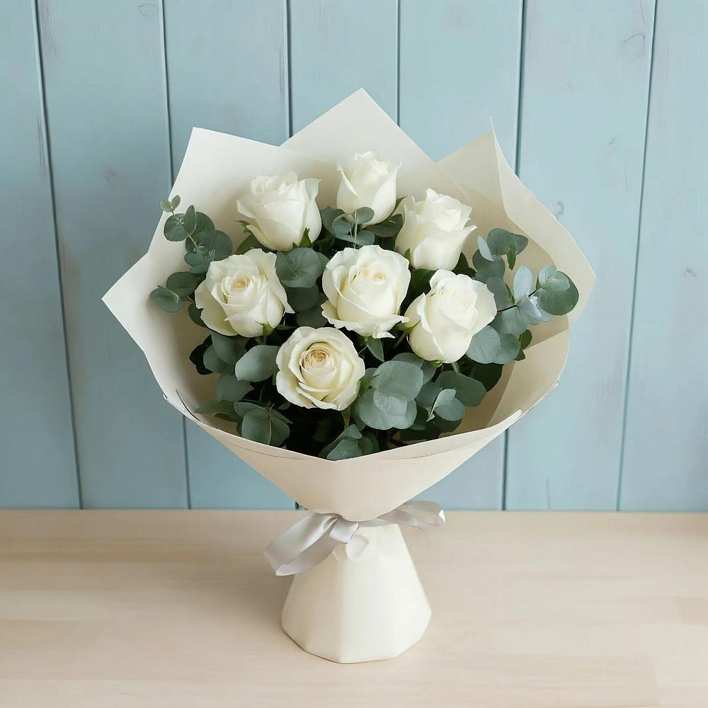 Букет Белые розы в Эвкалипте в Правокумском