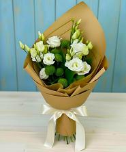 Букет цветов из:  Хризантемы и Лизиантусы в Правокумском