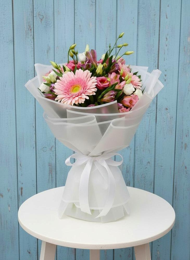 Букет цветов из: Герберы, Альстромерии и Лизиантусы в Правокумском