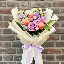 Букет цветов из:  Лизиантусы и Розы в Правокумском