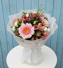 Букет цветов из:  Герберы, Альстромерии и Лизиантусы в Правокумском