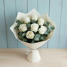 Букет Белые розы в Эвкалипте в Правокумском