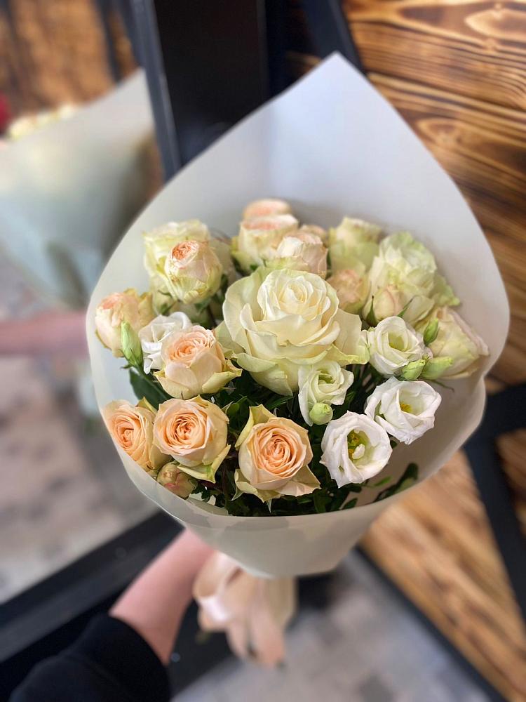 Букет цветов из: Розы и Лизиантусы в Правокумском