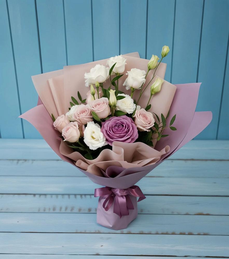 Букет цветов из: Розы и Лизиантусы в Правокумском